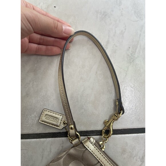 Coach Daisy Pop C Applique Medium Wristlet Bag - Picture 6 of 10